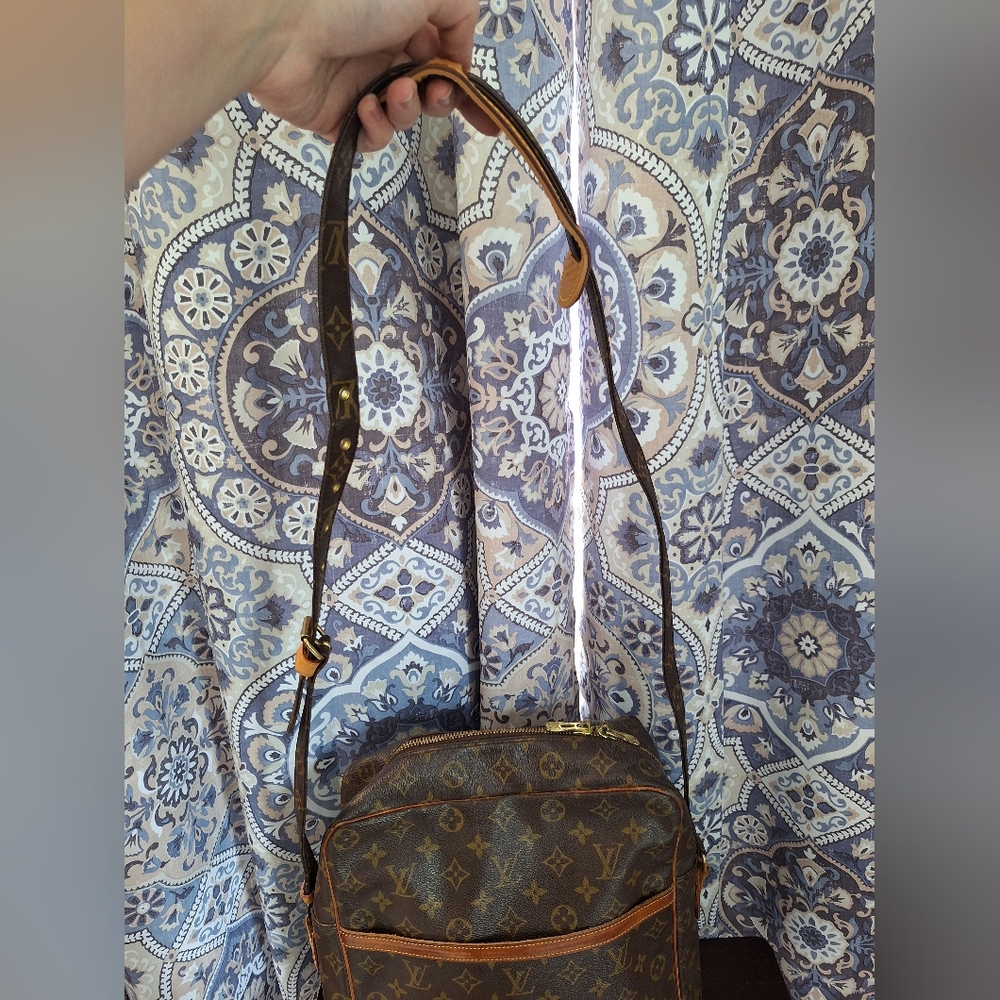 Louis Vuitton Danube with Monogram Strap - Picture 7 of 15